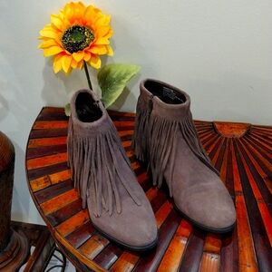 Steve Madden Rich Brown Fringed Ankle Boots Inside Zip Like New Wood Heel